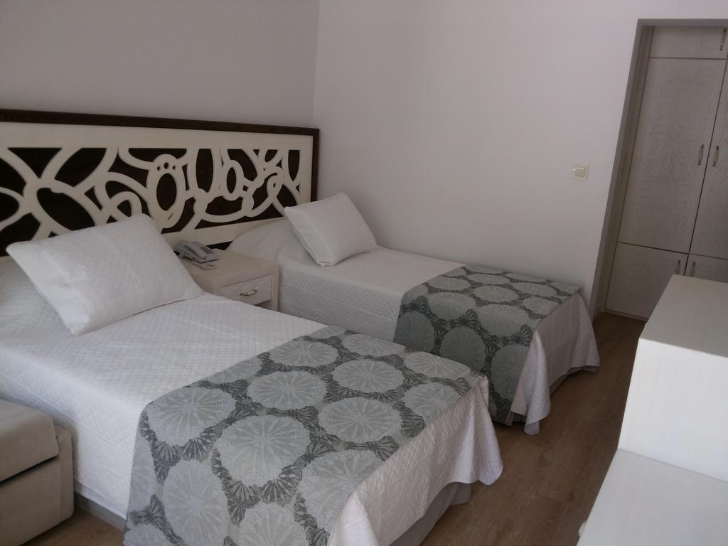 Meggs Bodrum Beach Restaurant & Hotel Ortakent Δωμάτιο φωτογραφία